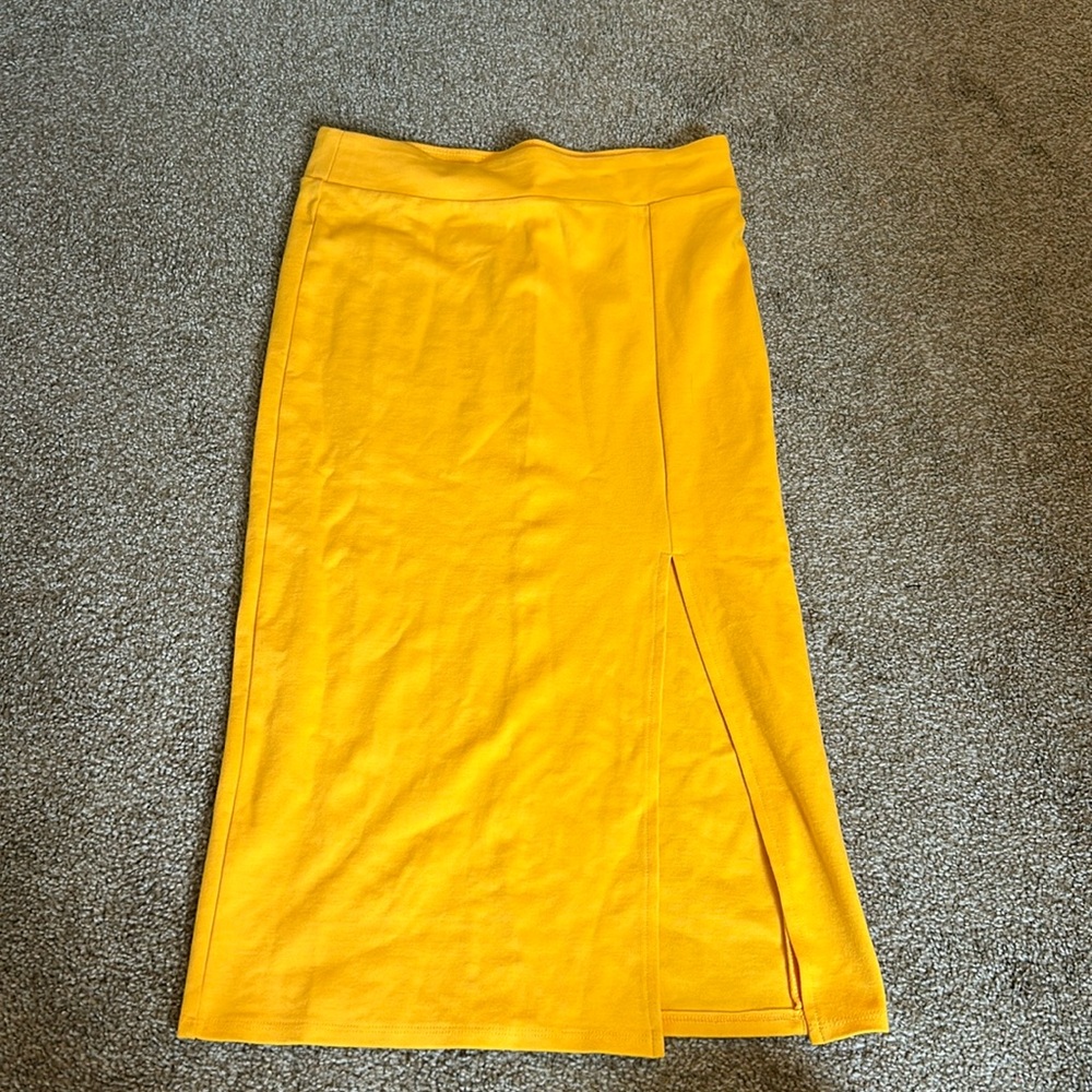 Yellow pencil skirt